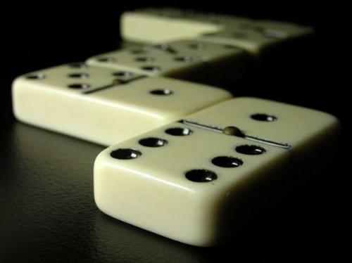 Einfache Online-Dominospiele zu spielen